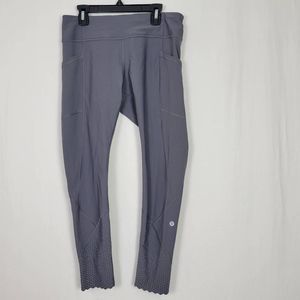 Lululemon Tight Stuff Side Pocket Reflective Dot Scalloped Hem Cropped Sz8 grey